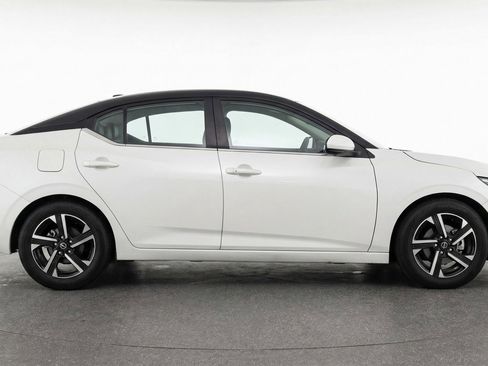 Used 2025 Nissan Sentra SV FWD image 11