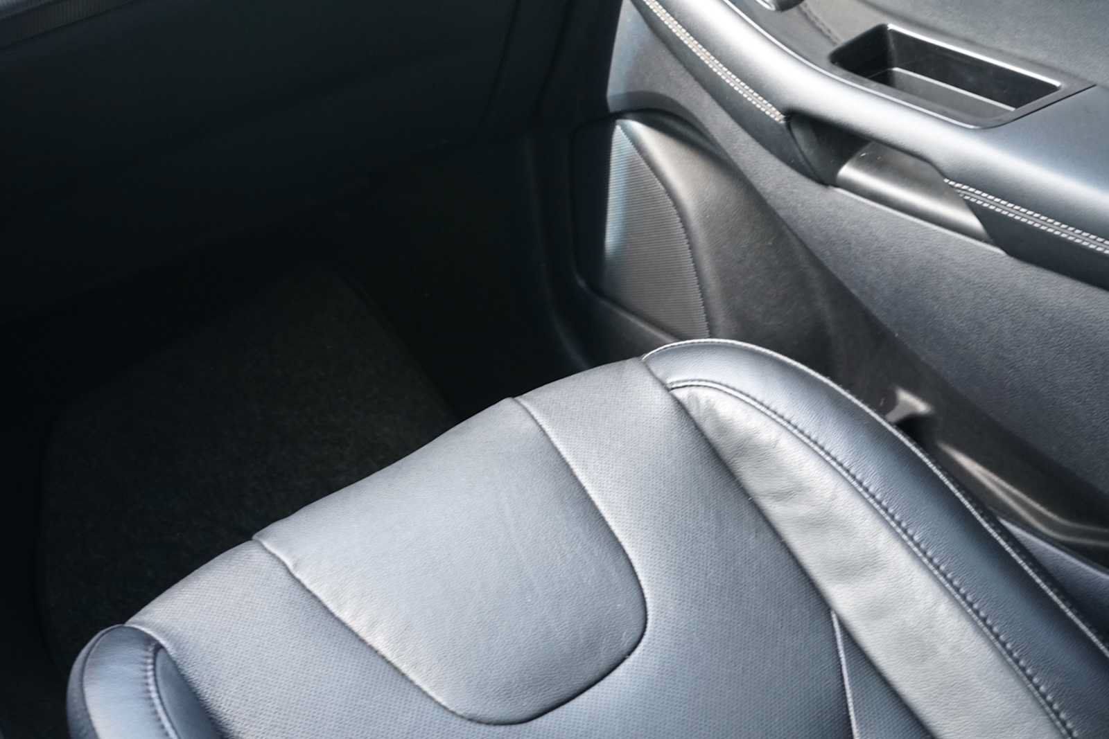 Used 2019 Ford Edge Titanium w/ Equipment Group 301A FWD image 24