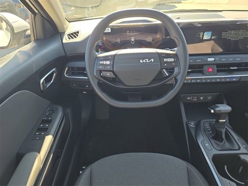 New 2025 Kia K4 LXS image 15