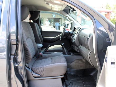 Used 2013 Nissan Frontier SV image 13