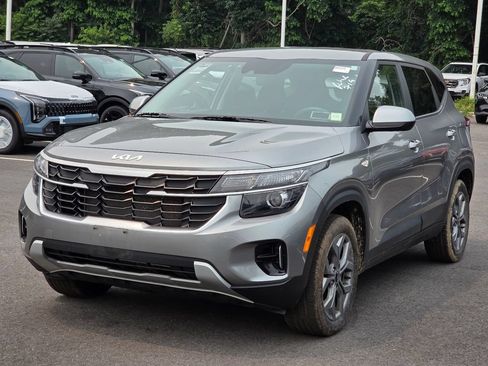 Used 2024 Kia Seltos LX AWD/4WD image 7