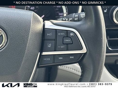 Used 2023 Toyota Highlander XLE AWD/4WD image 9