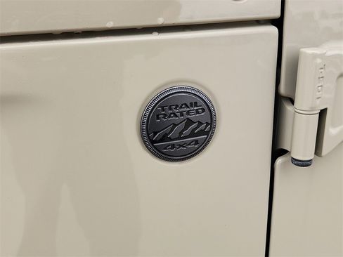 Used 2022 Jeep Gladiator Sport image 8