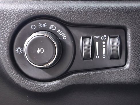 Used 2021 Chrysler Pacifica Touring-L w/ S Appearance Package image 10