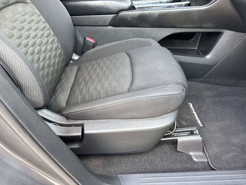 Used 2022 Nissan Pathfinder S FWD image 11
