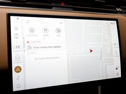 New 2026 Land Rover Range Rover Long Wheelbase SE image 12