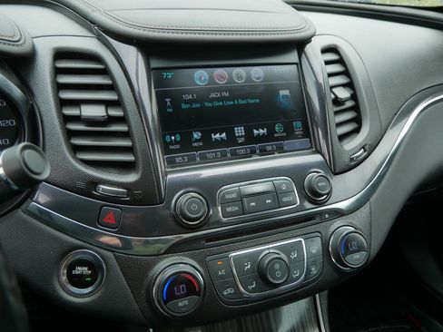 Used 2018 Chevrolet Impala Premier FWD image 28