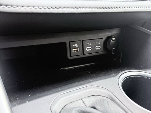 Used 2024 Toyota Highlander XLE image 17