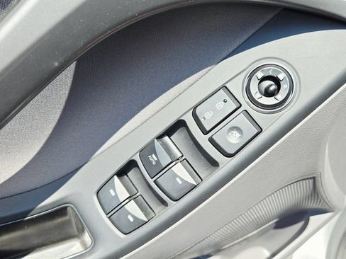 Used 2015 Hyundai Elantra SE w/ Option Group 02 FWD image 26