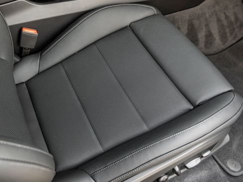 Certified 2025 Porsche Macan 4 Electric image 37