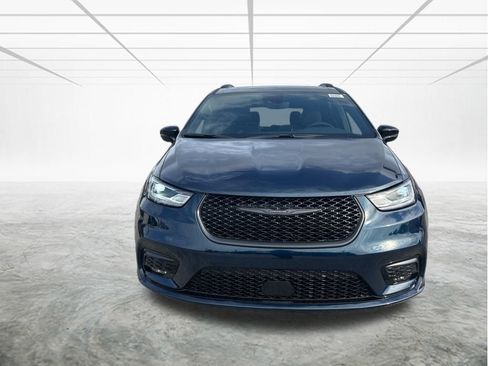 New 2025 Chrysler Pacifica Limited image 8