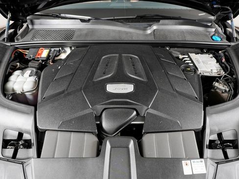 Certified 2021 Porsche Cayenne image 43