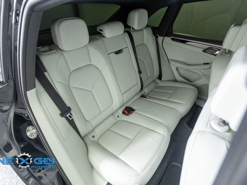 Used 2024 Porsche Macan AWD/4WD image 42