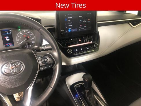 Used 2024 Toyota Corolla SE FWD image 3