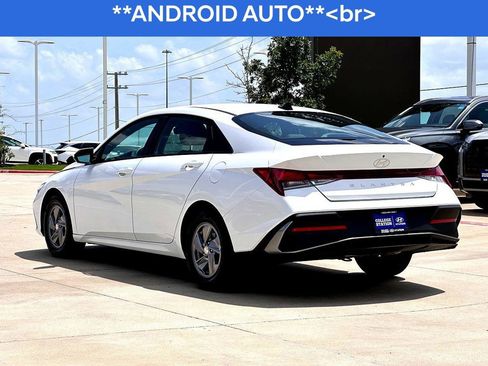 Used 2025 Hyundai Elantra SE w/ Cargo Package image 6