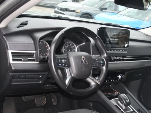 Used 2024 Mitsubishi Outlander SE Black Edition AWD/4WD image 8