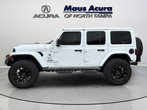 Used 2022 Jeep Wrangler Unlimited Sahara AWD/4WD image 6
