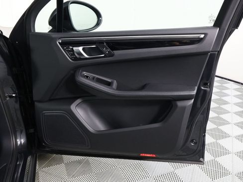 Certified 2026 Porsche Macan AWD/4WD image 23