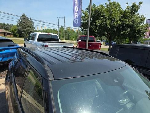Used 2023 Ford Explorer XLT w/ Equipment Group 202A AWD/4WD image 18