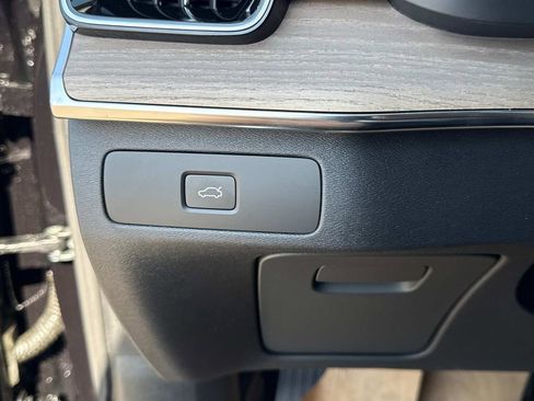 New 2026 Volvo XC90 B6 Plus w/ Protection Package Premier image 30