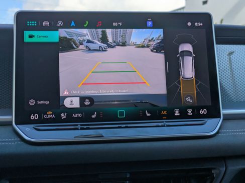 Certified 2025 Volkswagen Tiguan SE FWD image 21