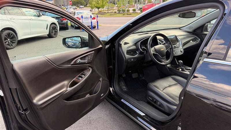 Used 2018 Chevrolet Malibu Premier w/ Premier Sun and Wheel Package FWD image 20