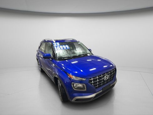 Used 2023 Hyundai Venue SEL w/ Cargo Package image 4