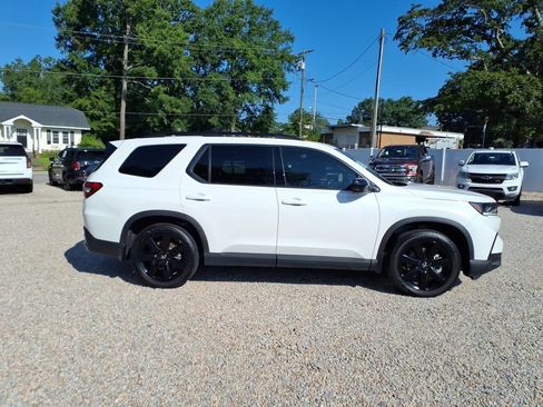 Used 2025 Honda Pilot Black Edition image 10
