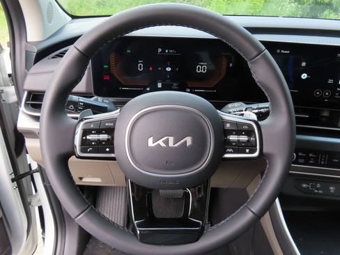 New 2026 Kia Carnival LXS FWD image 4