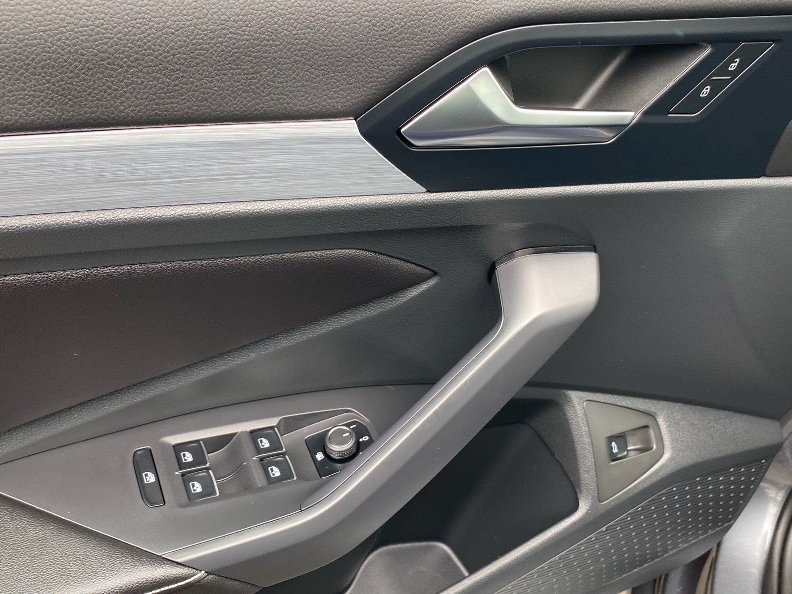 Certified 2025 Volkswagen Jetta Sport FWD image 19