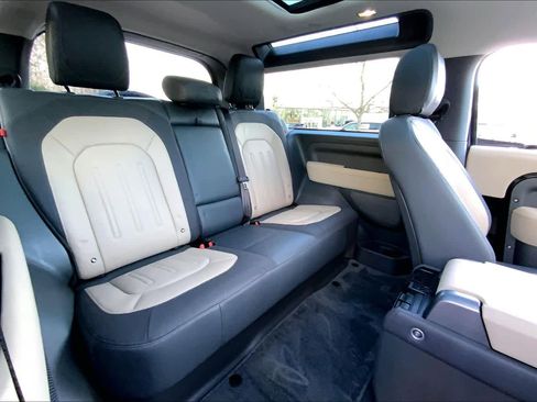 Used 2022 Land Rover Defender 90 X-Dynamic S image 17