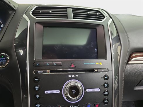 Used 2018 Ford Explorer Platinum image 23