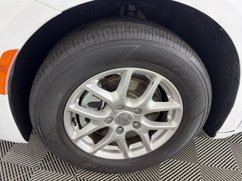 Used 2024 Chrysler Pacifica Touring-L FWD image 14