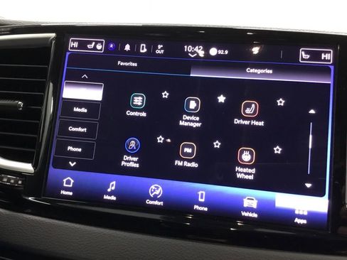 Used 2024 Chrysler Pacifica Touring-L image 29