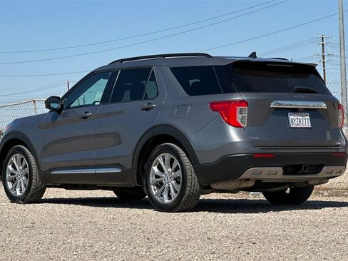 Used 2021 Ford Explorer XLT w/ Equipment Group 202A image 7