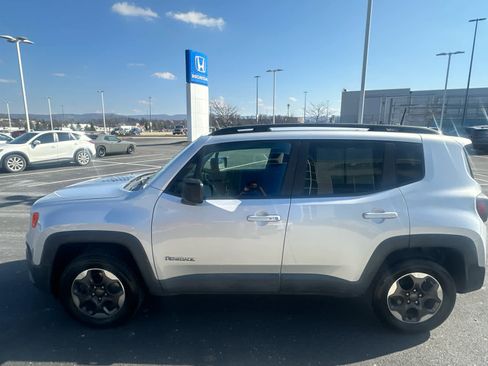 Used 2017 Jeep Renegade Sport w/ Power & Air Group image 5