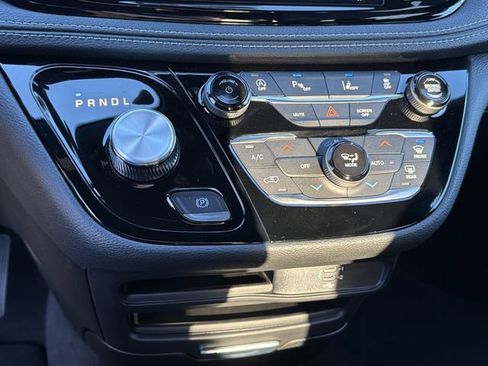 New 2026 Chrysler Pacifica Select FWD image 23