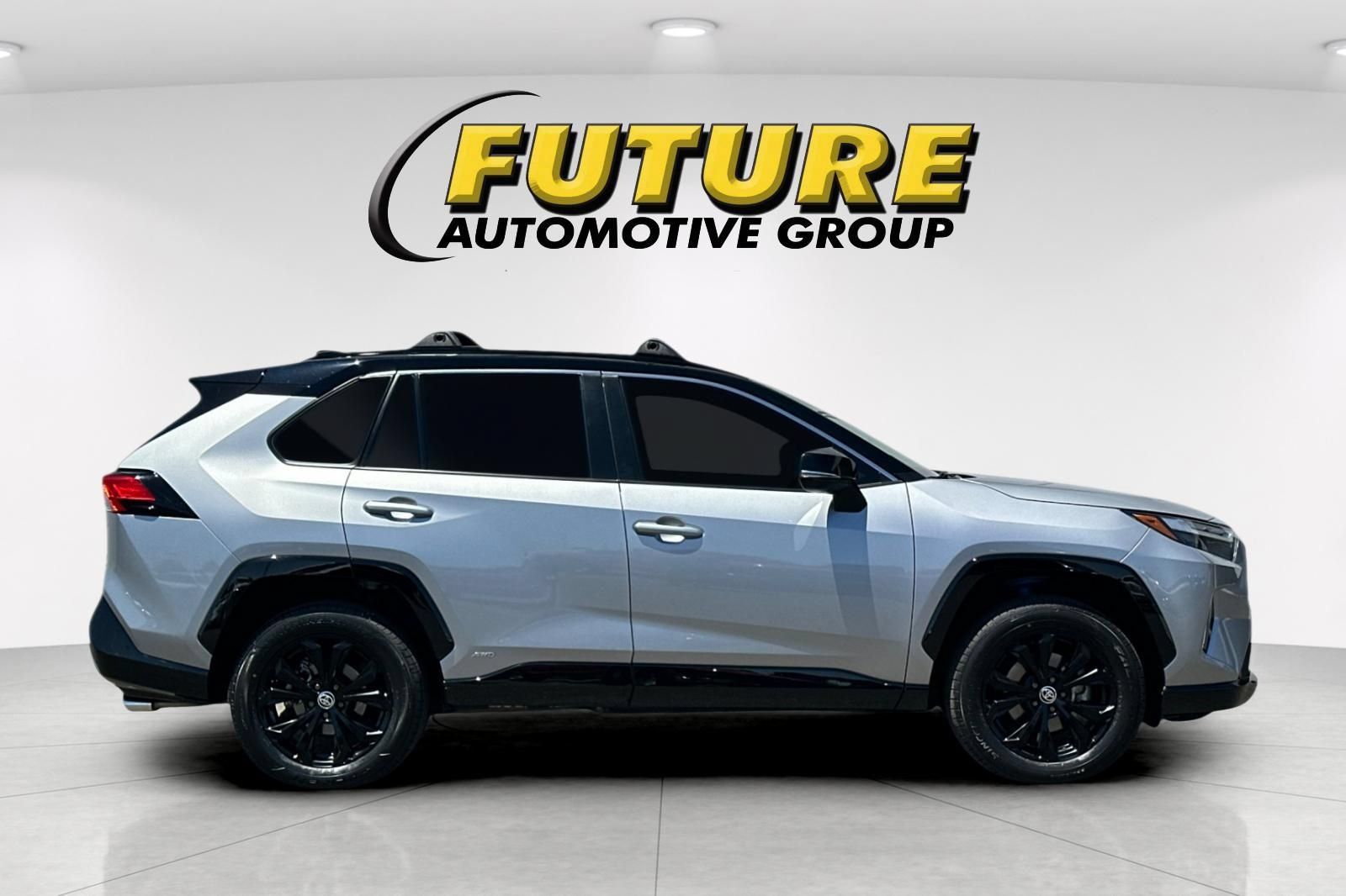 Used 2023 Toyota RAV4 XSE AWD/4WD image 2
