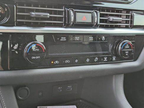 New 2025 Nissan Pathfinder SL image 13