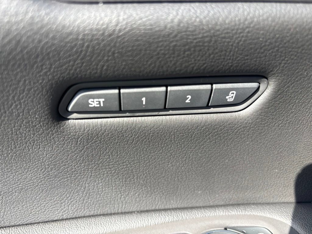 Used 2022 Cadillac XT5 Premium Luxury w/ Technology Package AWD/4WD image 19