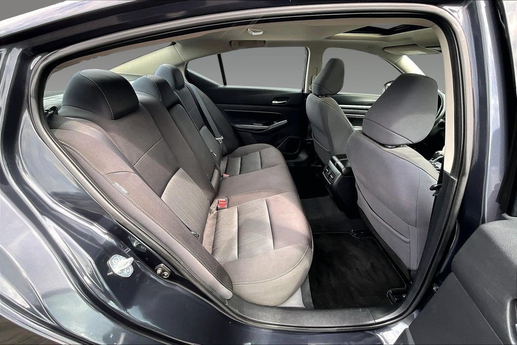 Used 2020 Nissan Altima 2.5 SV FWD image 16