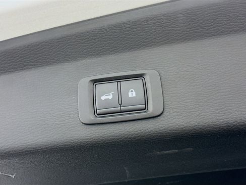 Used 2024 Mitsubishi Outlander SE image 32