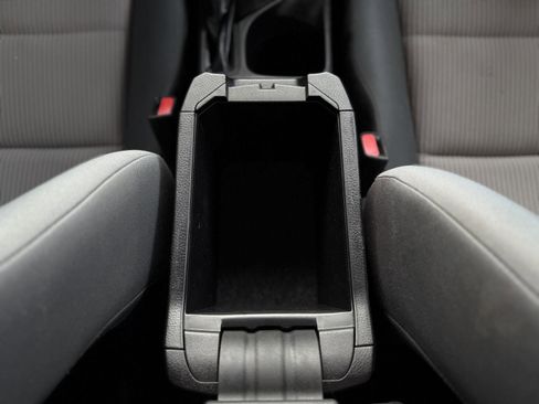 Used 2013 Toyota RAV4 LE image 19