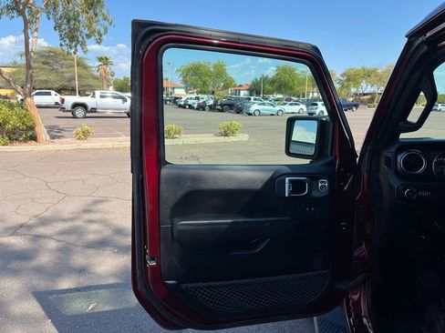 Used 2021 Jeep Wrangler Unlimited Sahara image 21