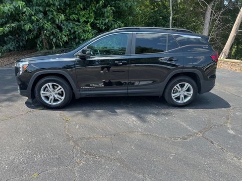 Certified 2022 GMC Terrain SLE w/ Driver Convenience Package FWD image 2