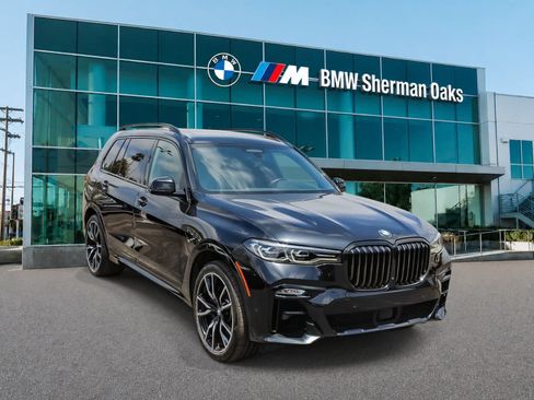 Used 2022 BMW X7 xDrive40i w/ M Sport Package AWD/4WD image 3
