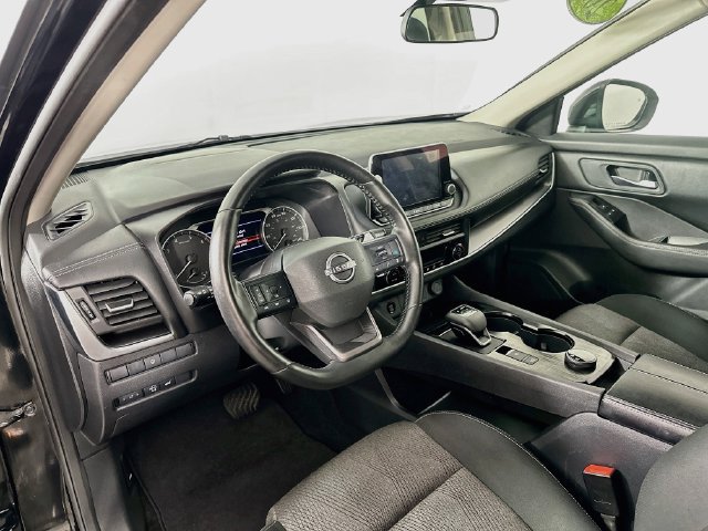 Used 2025 Nissan Rogue SV AWD/4WD image 9