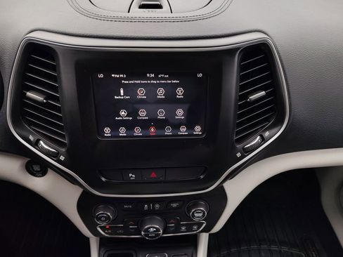 Used 2020 Jeep Cherokee Latitude Plus w/ Comfort/Convenience Group image 8