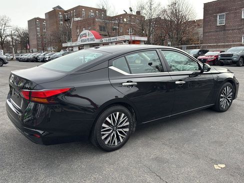 Used 2023 Nissan Altima 2.5 SV image 9
