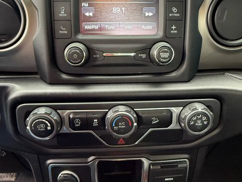 Used 2019 Jeep Wrangler Sport AWD/4WD image 12